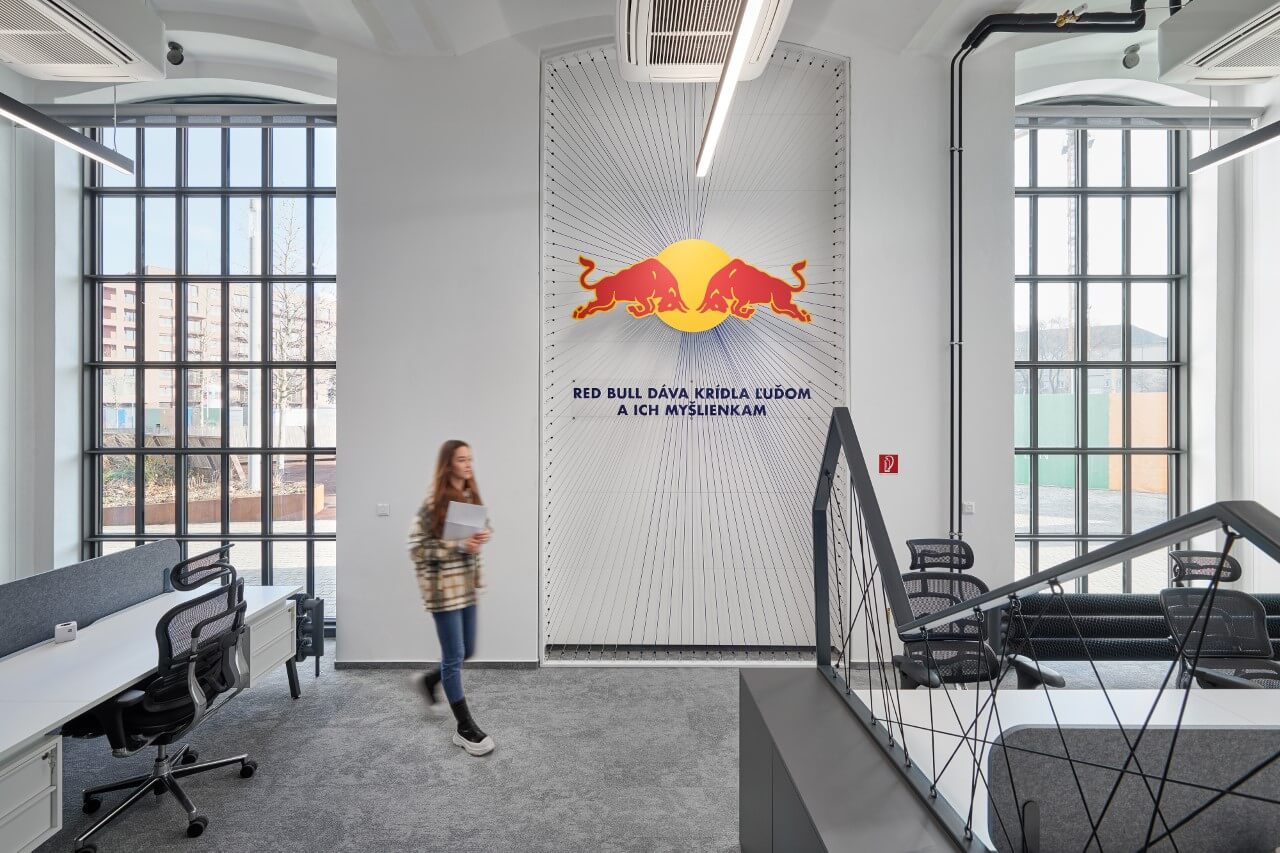 Realizácia interiéru Red Bull Slovensko