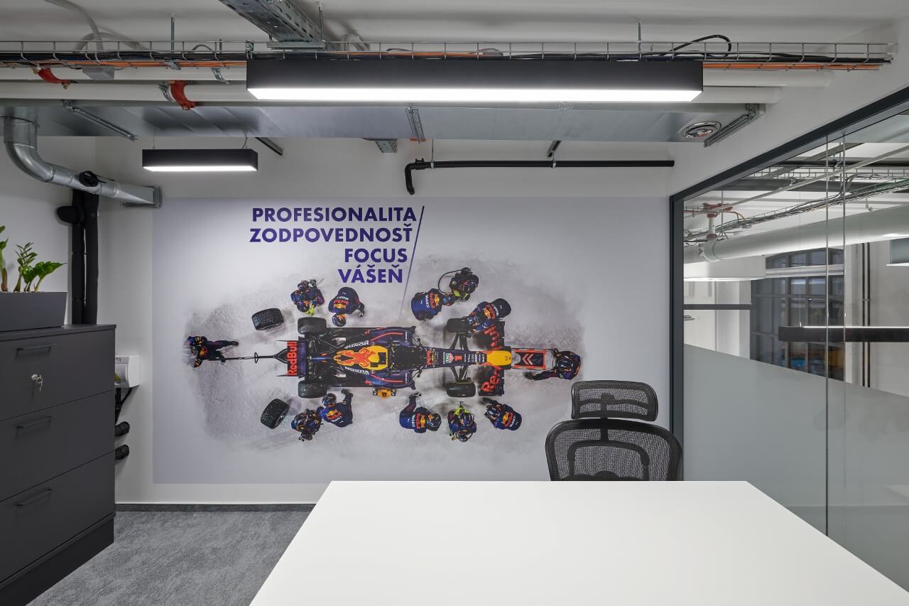 Realizácia interiéru Red Bull Slovensko